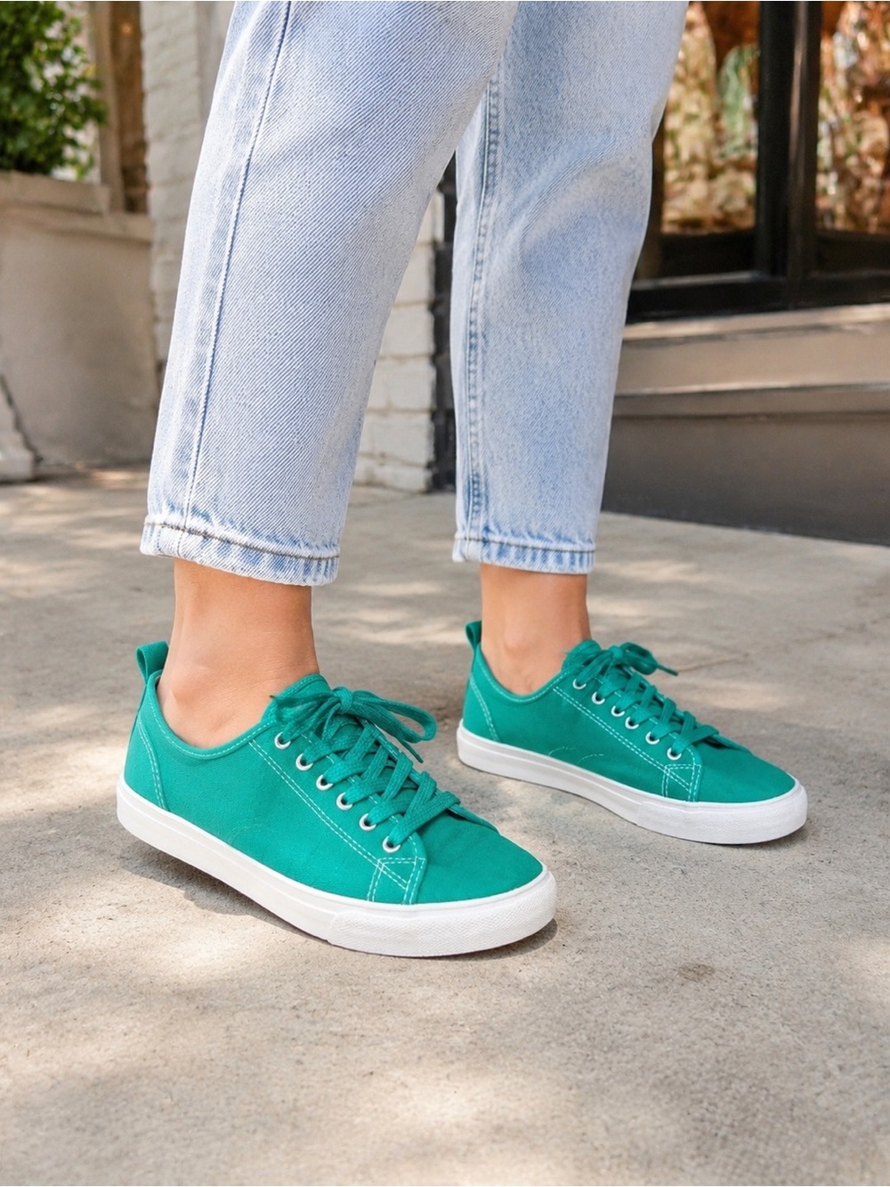 The Fashion Supply Green Canvas Lace-Up Sneakers Women’s Size 8